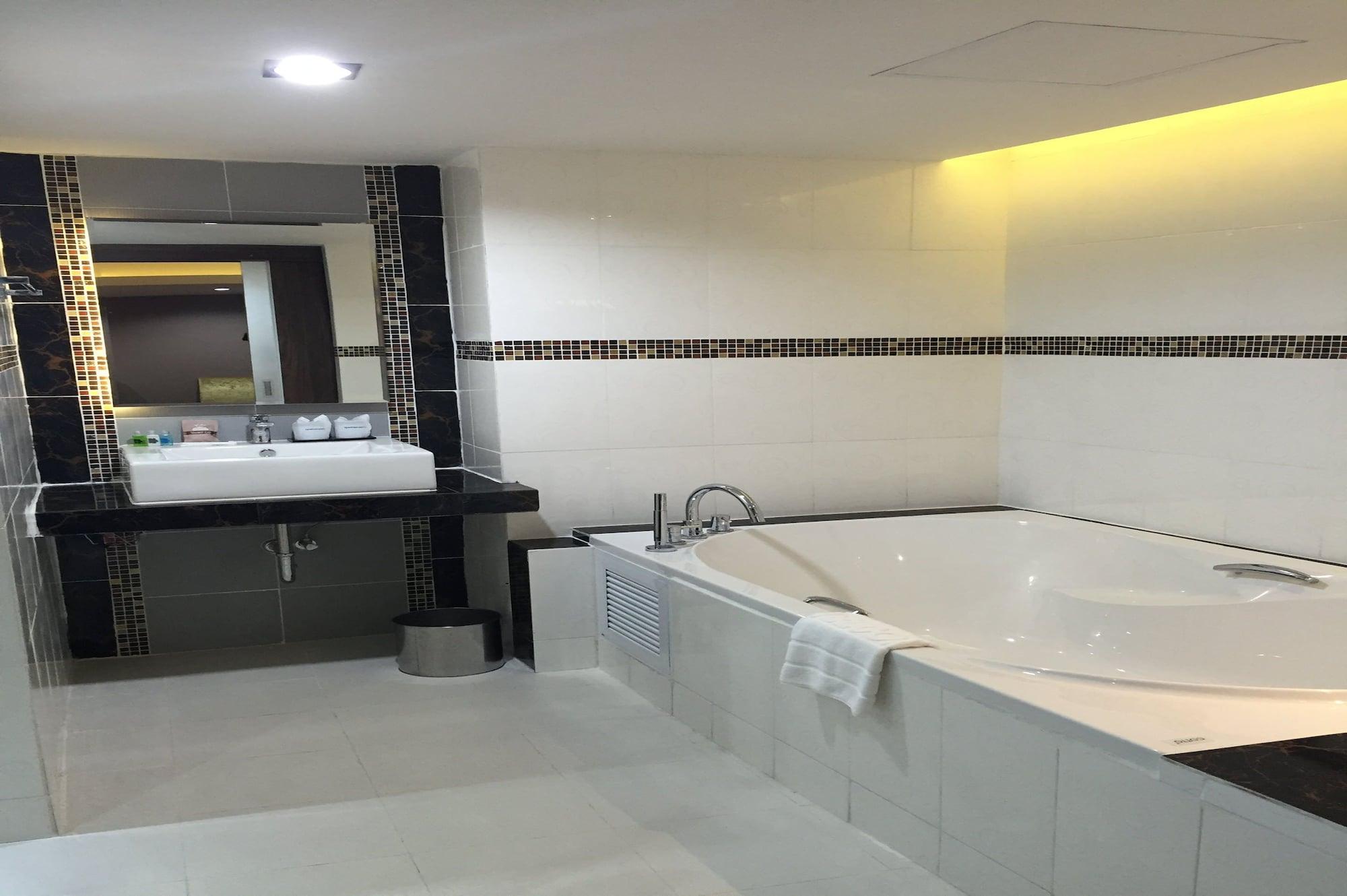 Grand Pink Hotel Hatyai Hat Yai Buitenkant foto