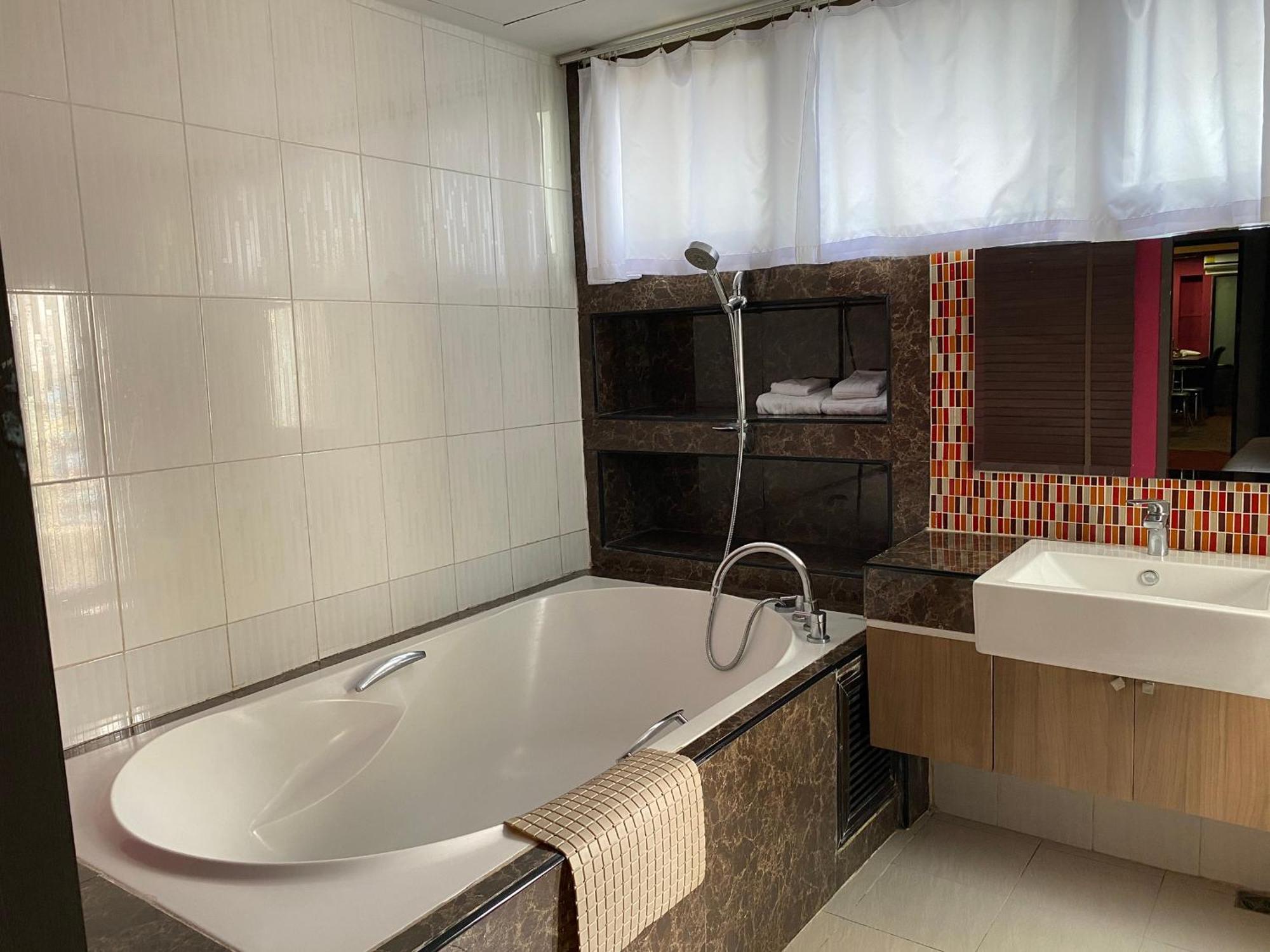 Grand Pink Hotel Hatyai Hat Yai Buitenkant foto